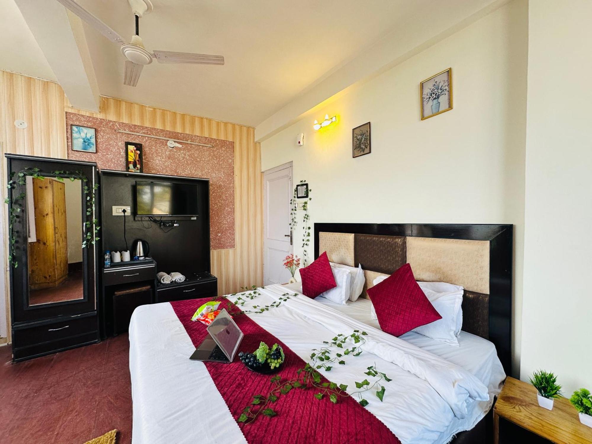 Hotel Mini Switzerland In Dalhousie Exterior foto